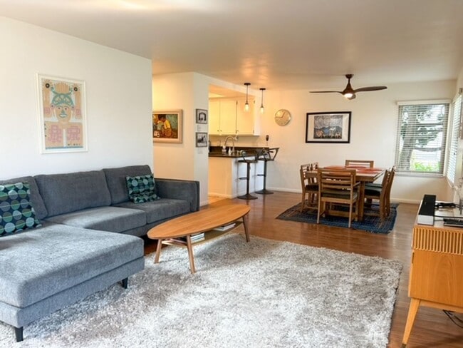 Building Photo - 3674S - Hollywood Beach Hideaway