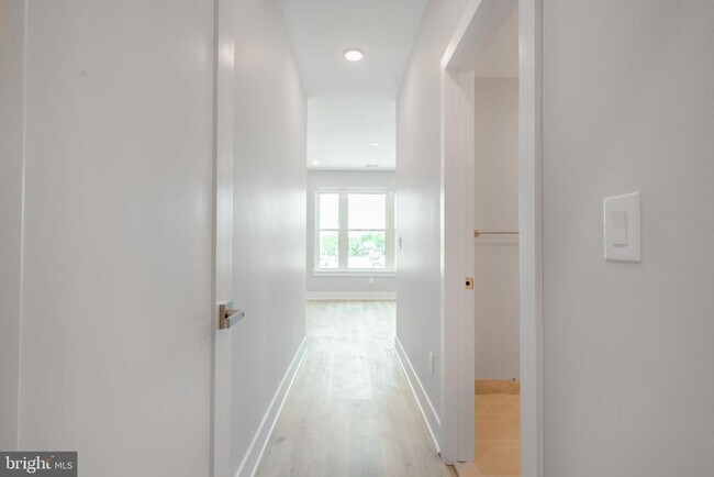 Building Photo - 5122 Ranstead St