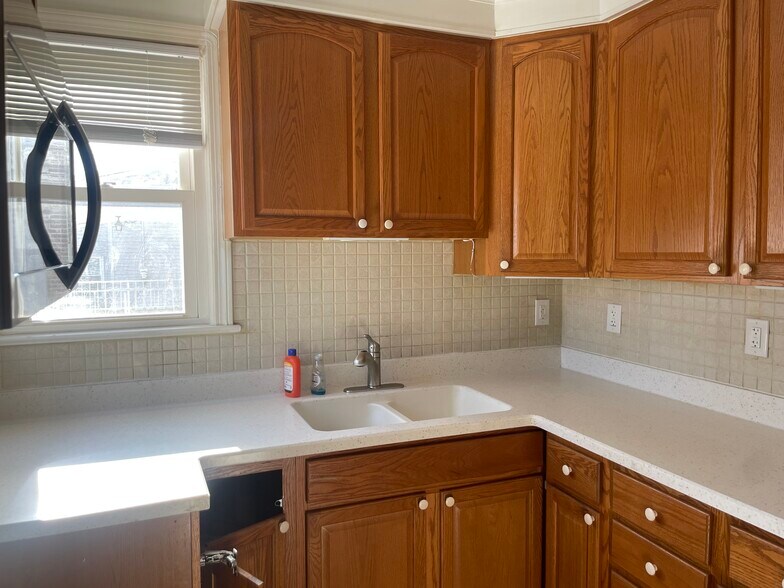 Building Photo - 4361 W 58th St