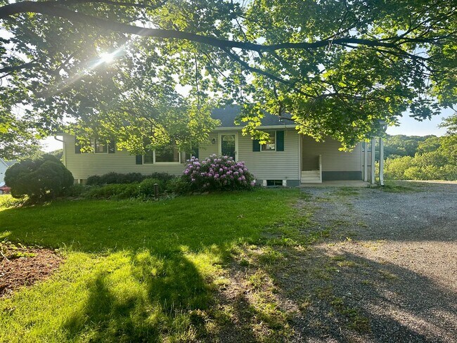 Building Photo - Charming 3 Bedroom/1.5 Bathroom Home in Norrisville, MD!