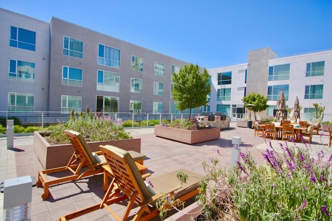 Building Photo - Centre Street Lofts 2 Bed/2Bath