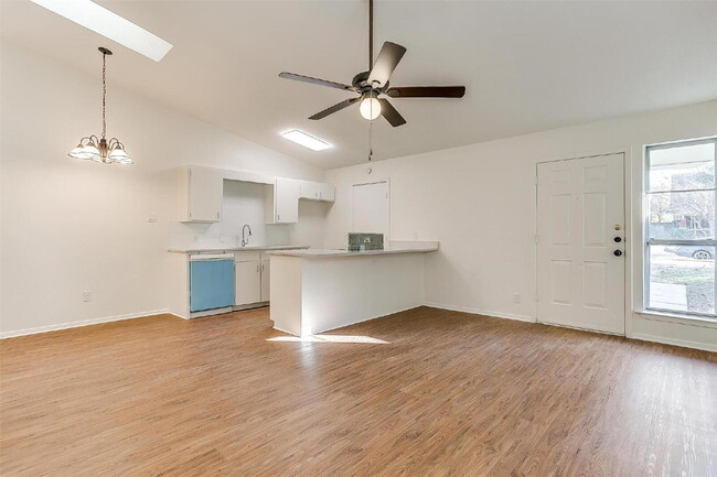 Building Photo - 2 Bed Duplex in Fairmount!