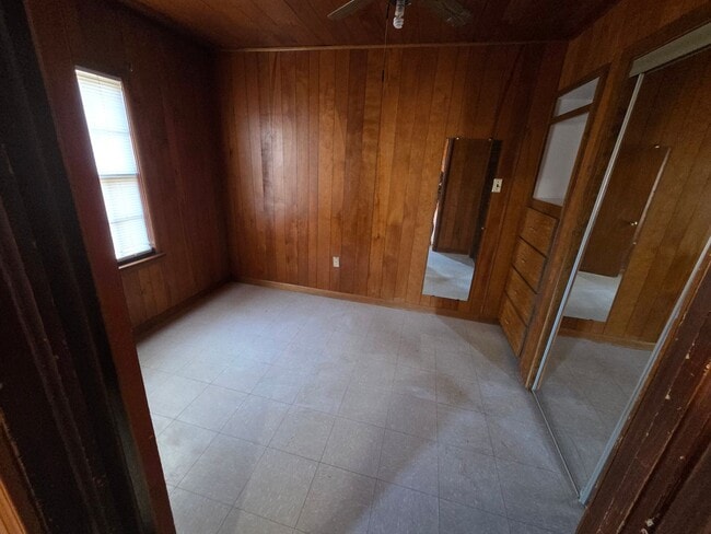 Building Photo - 3 Bedroom 1950's Home with Large Fenced Yard Available 1/12/26