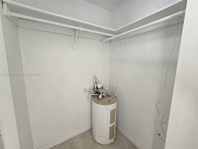 Building Photo - 101 NE 41st St