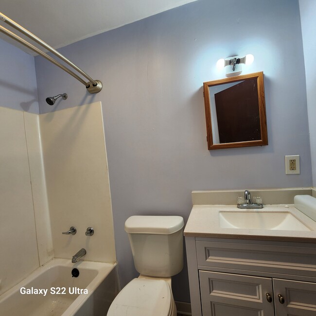 Bathroom - 844 Mayflower Dr