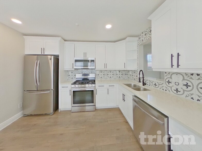 Building Photo - 2462 6th Ave N