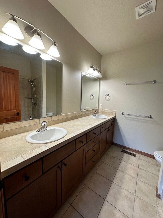 Building Photo - MIE451