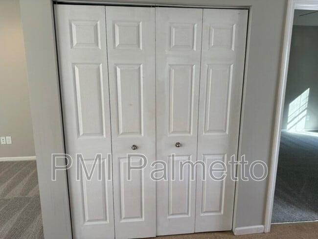 Building Photo - 108 Fairview Park Dr