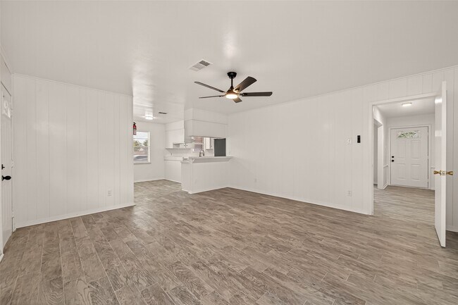 Building Photo - 5615 Beechnut St