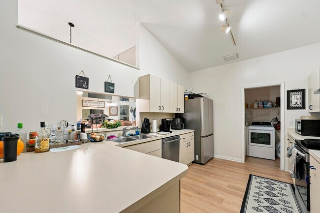 Building Photo - 202 Wedgewood Cir