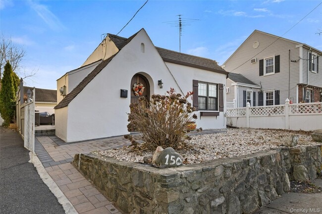 Building Photo - 150 Kings Hwy