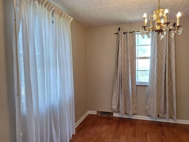 Building Photo - Basement Rancher located in Farragut/ NO PETS.