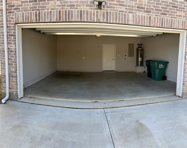 Building Photo - 2400 Greystone Dr