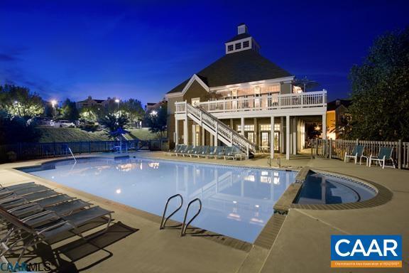 Building Photo - 200 Lake Club Ct