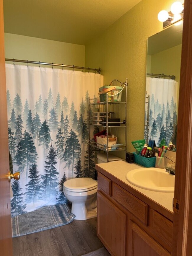 Building Photo - STUDENTS WELCOME! 3 Bed, 2 Bath Duplex in West Fort Collins close to Foothills