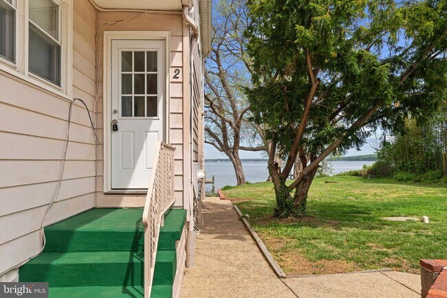 Building Photo - 1072 River Bay Rd