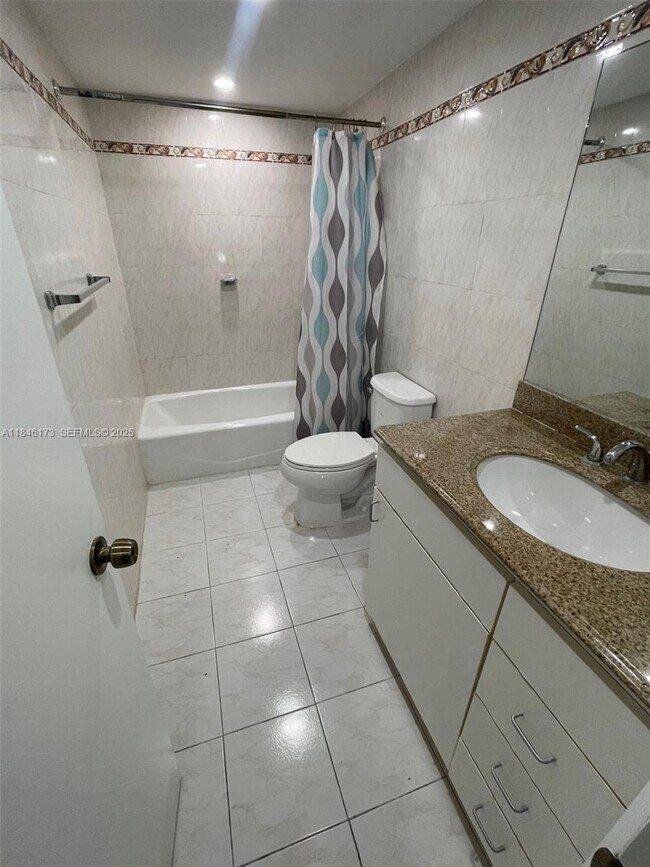 Building Photo - 10905 N Kendall Dr