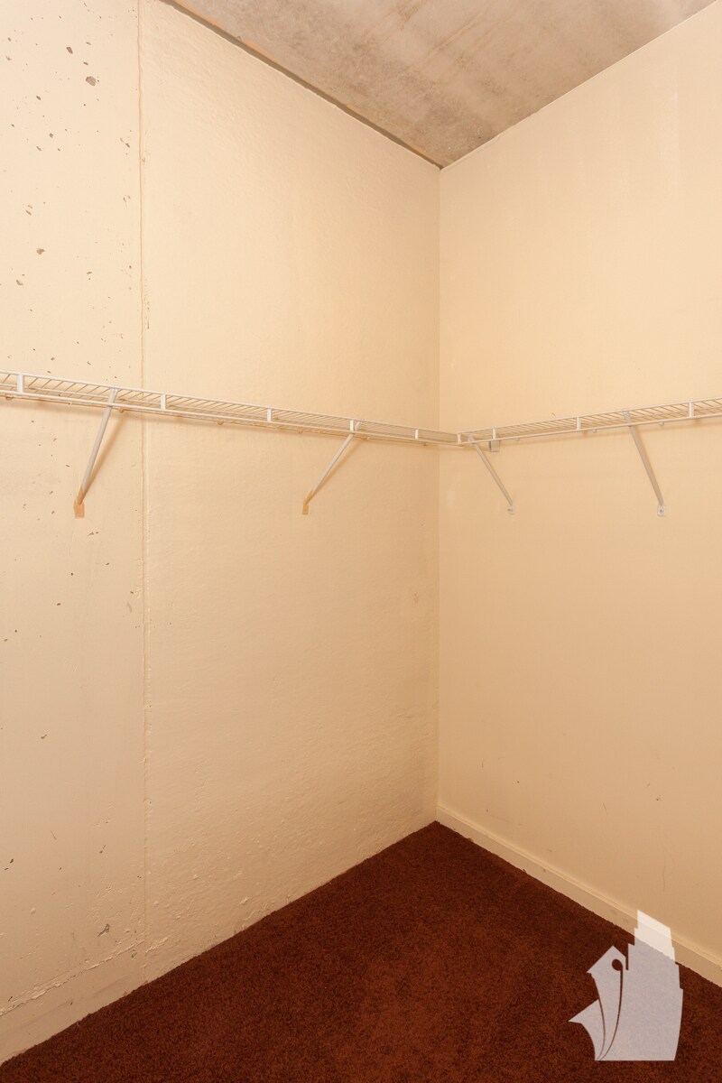 Building Photo - 630 N Franklin St