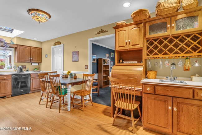 Building Photo - 2420 Cedar St