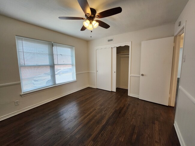 Building Photo - 1435 Templecliff Dr