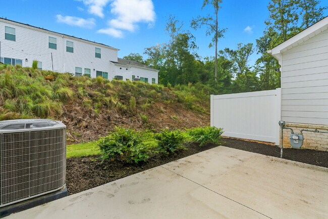 Building Photo - Modern 3BR/2.5BA Townhome in luxurious Village at Chapel Green! $2250/mo rent***