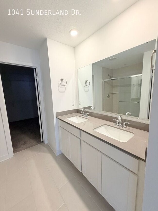 Building Photo - 1041 Sunderland Dr