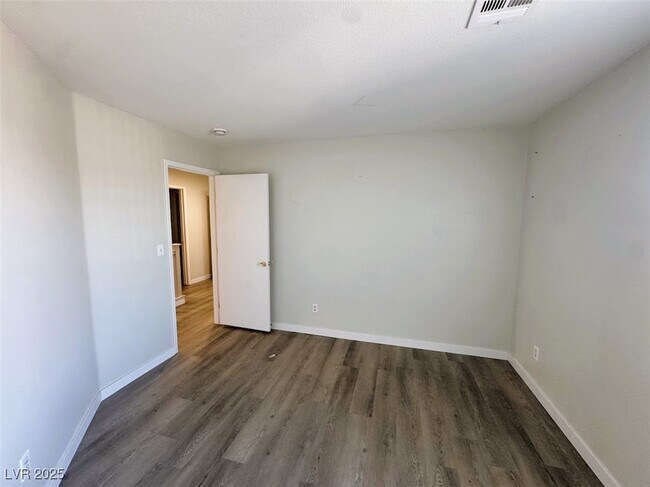 Building Photo - 2401 Living Rock Ave