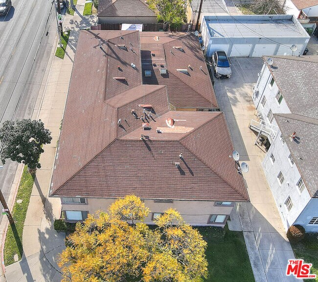 Building Photo - 3701 Coliseum St