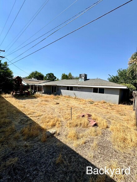 Building Photo - 1900 Westbrook Dr