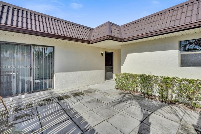 Building Photo - 125 Lake Paula Dr