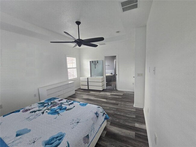 Building Photo - 8111 Santa Rosa Ct