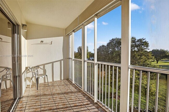 Building Photo - 900 SW 128th Ave