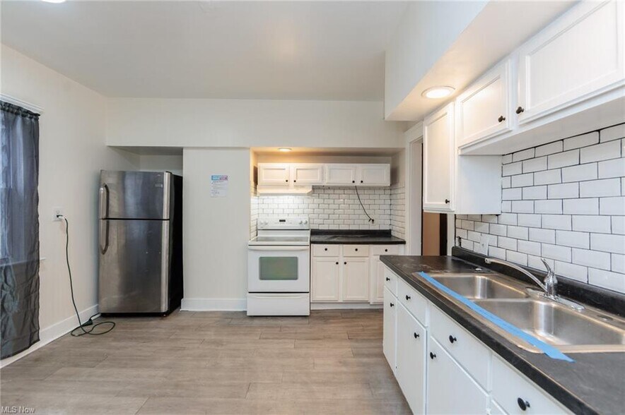 Building Photo - 1794 W 54th St