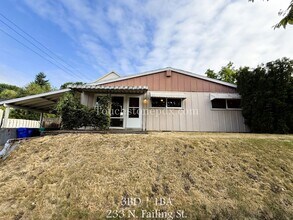 Building Photo - Charming 3-Bedroom Gem with Hardwood Floor...
