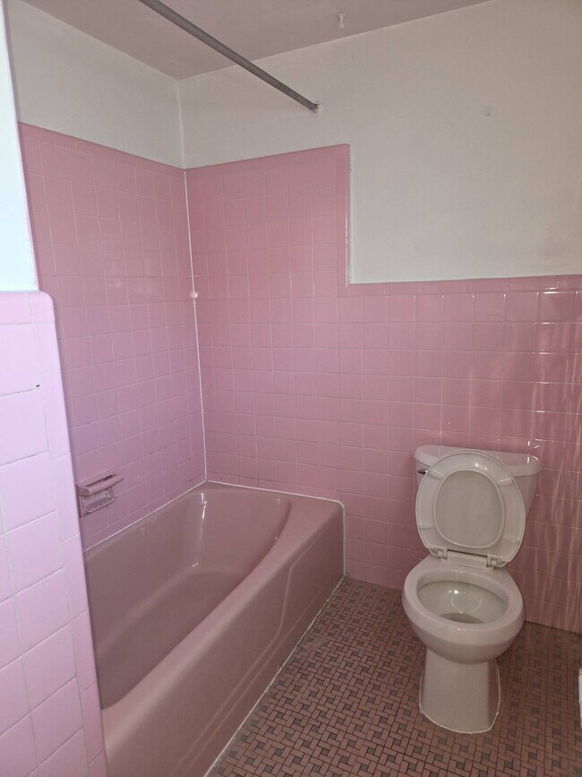 Building Photo - 1816 S Chadwick St