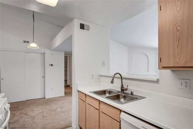 Building Photo - 7885 W Flamingo Rd