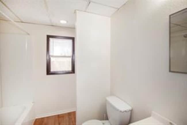 Building Photo - 1805 Oriole Dr