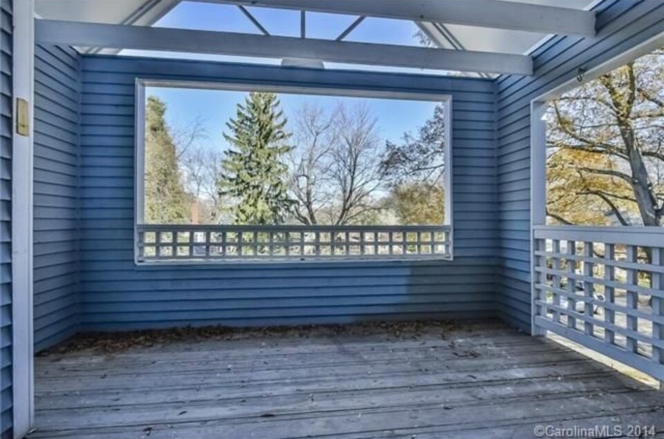 Balcony - 300 E Park Ave