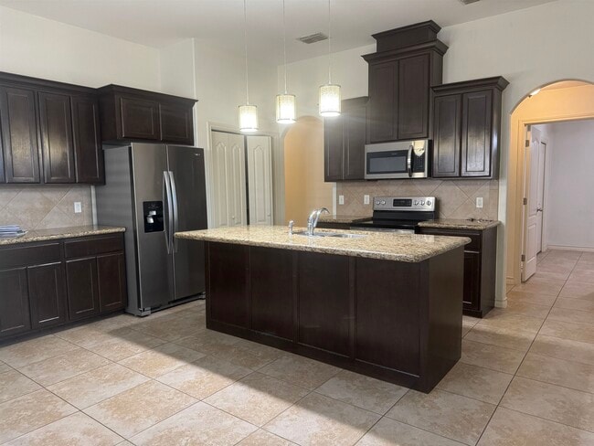 Building Photo - 212 Sandhill Oak