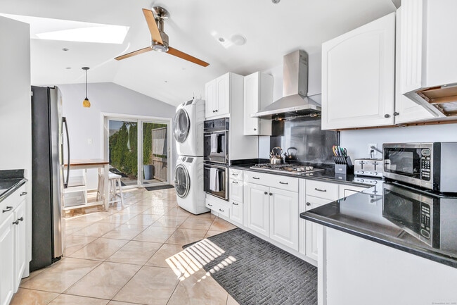 Building Photo - 12 East Ave