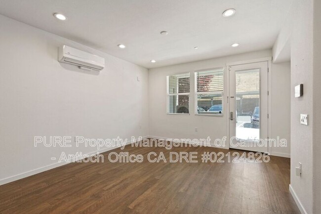 Building Photo - 2600 Wildflower Sta Pl