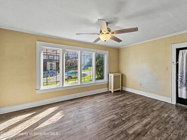 Building Photo - 1614 Linden St