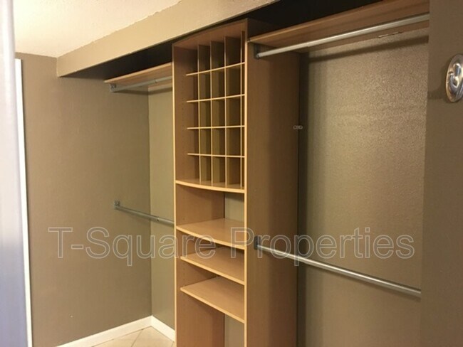 Building Photo - 4629 W Lake Sammamish Pkwy SE