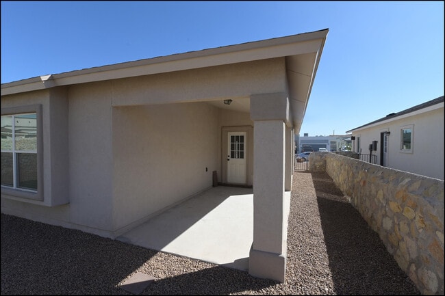 Building Photo - 3131 Red Orchard Dr