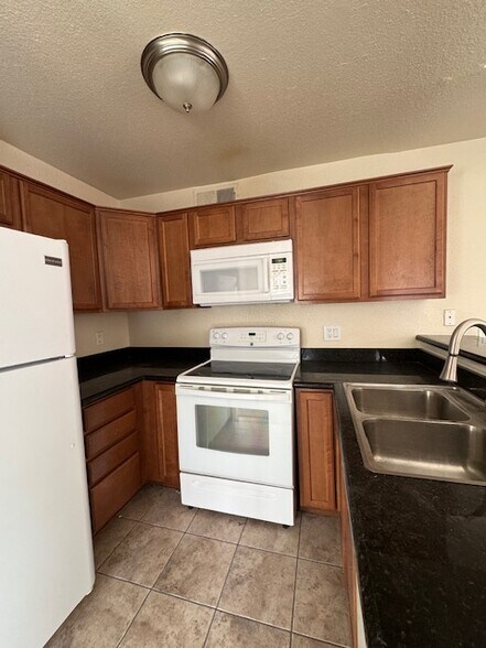 Building Photo - 9325 W Desert Inn Rd