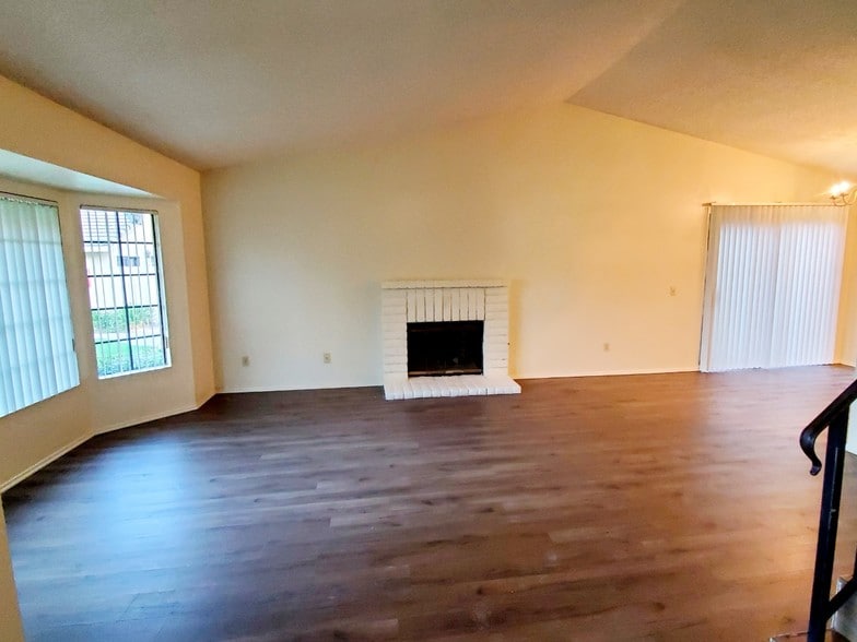 Living Room - 713 N Corvette Dr