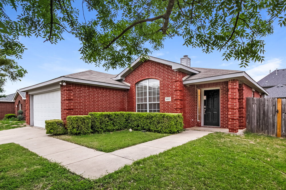 Building Photo - 4901 Fox Ridge Ln