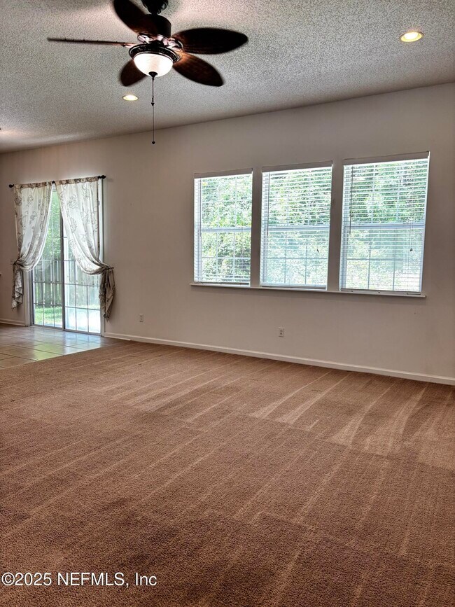Building Photo - 872 Collinswood Dr