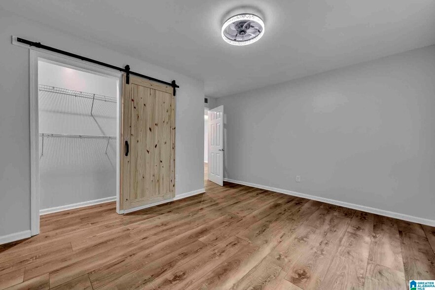 Building Photo - 828 Beacon Pky E