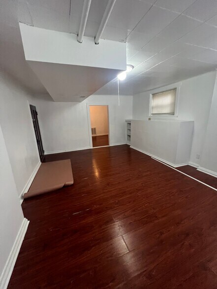 Building Photo - 3035 N Keating Ave